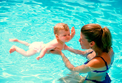 Bébé nageur : l'équipement de bébé à prévoir 